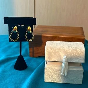 🌻3 for$15🌻 Doorknocker gold & black pierced earrings.